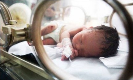 Pechino( Cina): gettata in un wc pubblico neonata
