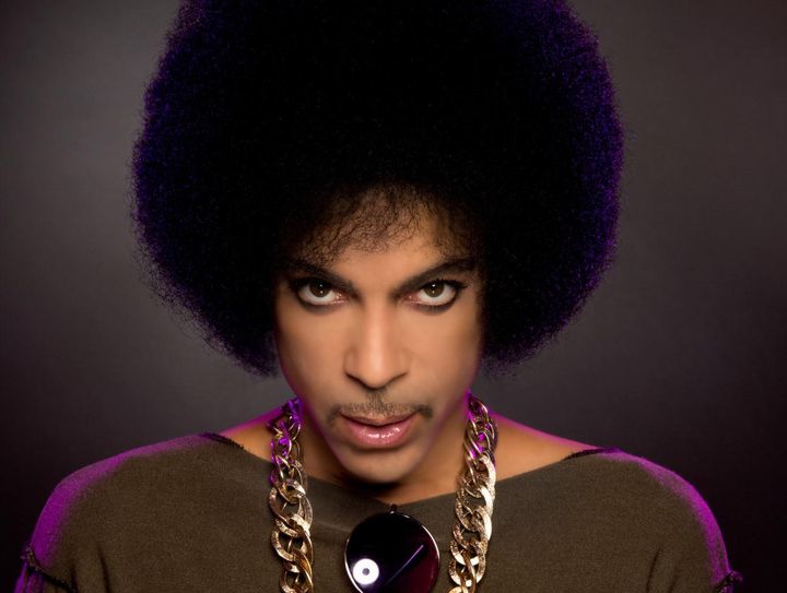 Prince, annullati i concerti previsti in Europa dopo gli attentati di Parigi. Cancellata l'intera tournée europea.