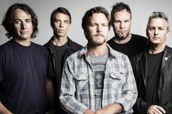 Pearl Jam incidono cover I love you so hard degli Eagles of Death Metal (Video)
