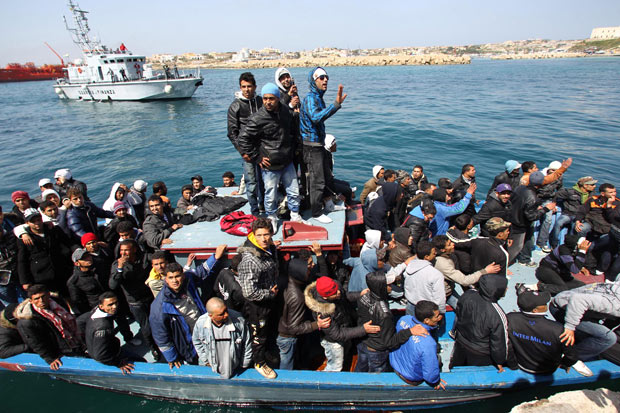Reggio Calabria, sbarco di Natale 371 migranti a bordo