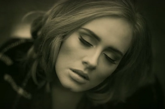Adele dei record. Il video di Hello ha un miliardo di visualizzazioni su Youtube
