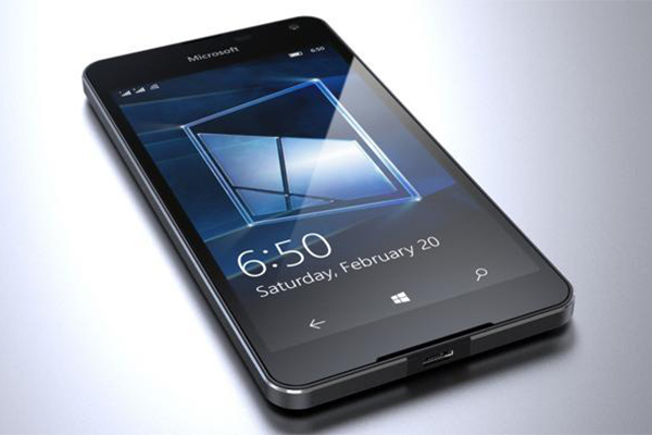 Microsoft presenta il suo nuovo Lumia 650 al prezzo di 239 euro