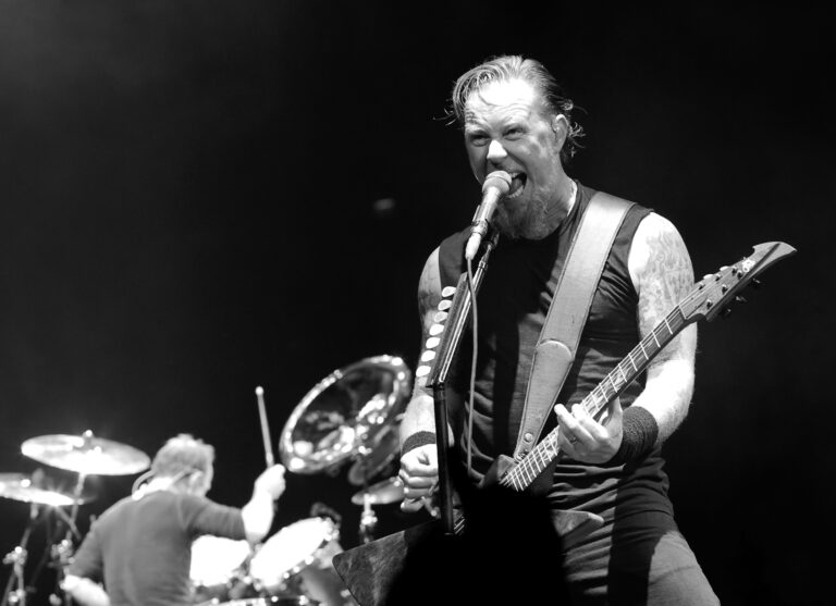 I Metallica al Bataclan, concerto per le famiglie delle vittime